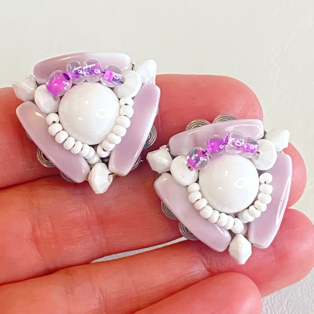 Hobe Vintage Lavender White Glass Clip On Earrings Filigree‎ Signed Mid Century